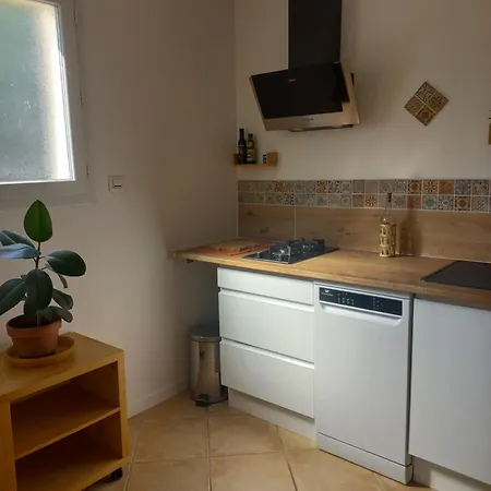 2 Personnes Cosy Avec Petit Jardin Lejlighed *