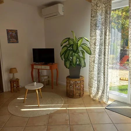 2 Personnes Cosy Avec Petit Jardin * Céret