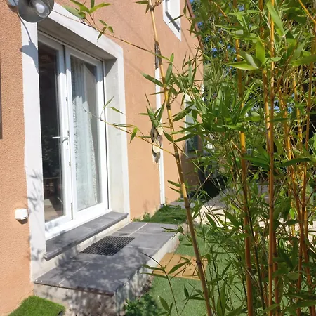 2 Personnes Cosy Avec Petit Jardin Lejlighed
